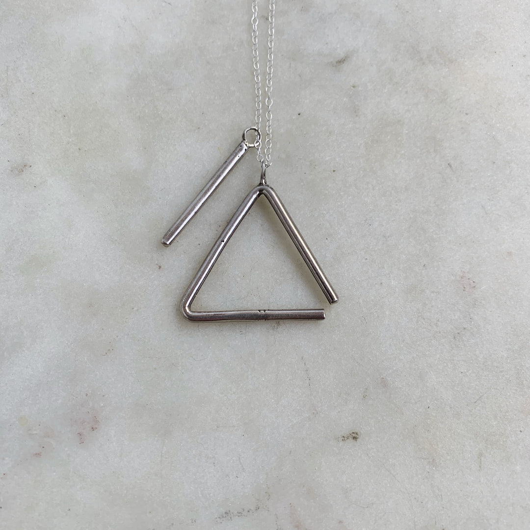 TRIANGLE NECKLACE (tit-fer)
