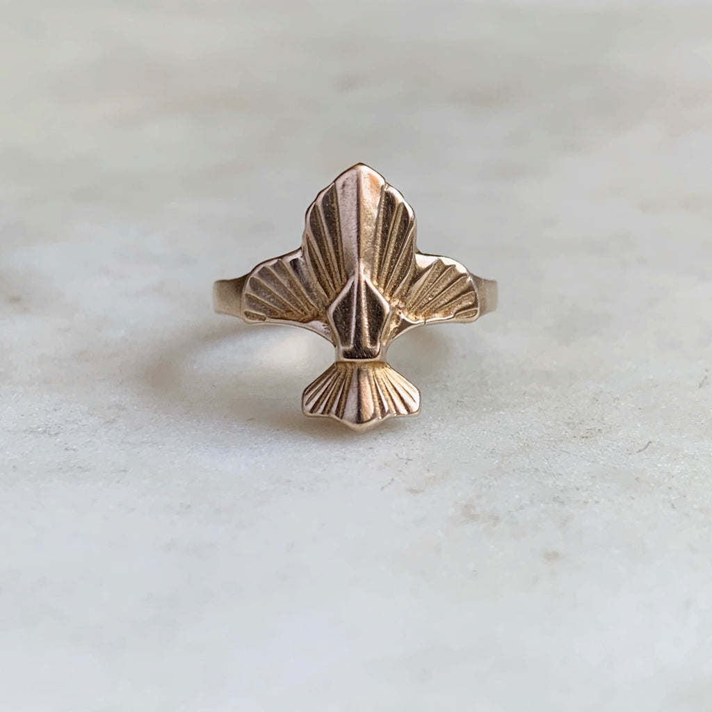 アクセサリー FLEUR DE LYS RING - FLAT TOP fleur-de-lys-ring-flat-top.jpg